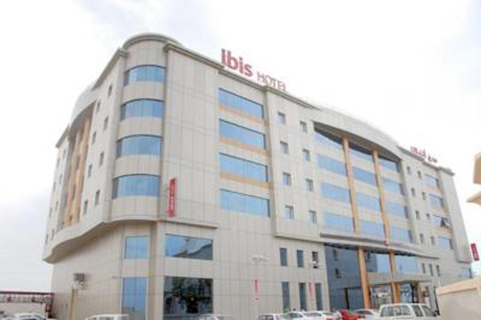 Ibis Yanbu Hotel Bagian luar foto